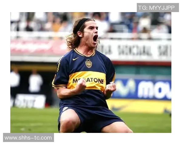 足球明星长发飘逸瞬间展现球场魅力与风采的精彩图像合集 足球明星长发飘逸瞬间展现球场魅力与风采的精彩图像合集