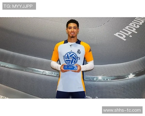 足球明星荣耀时刻举起奖杯的高清精彩瞬间回顾 足球明星荣耀时刻举起奖杯的高清精彩瞬间回顾