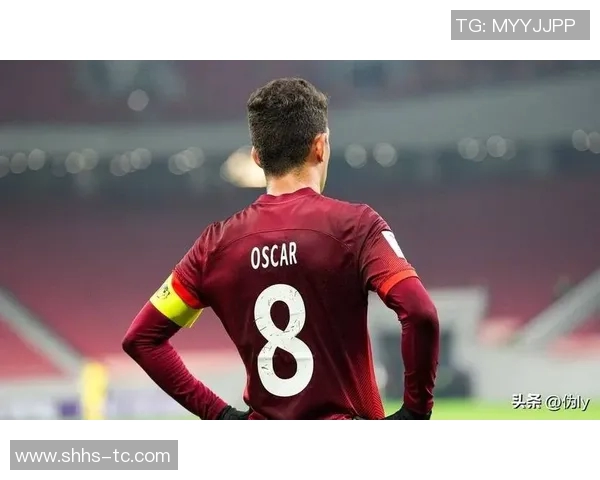 足球明星背影静谧瞬间展现运动魅力与个人风采的完美结合