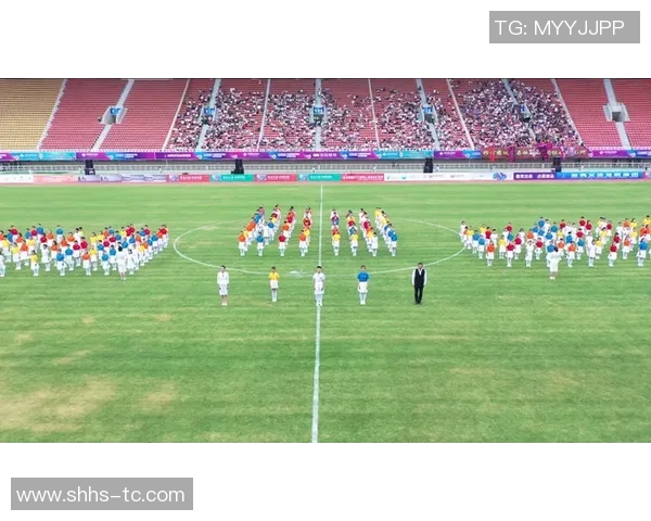 足球明星装饰挂画图片展现球场魅力与运动激情的完美结合