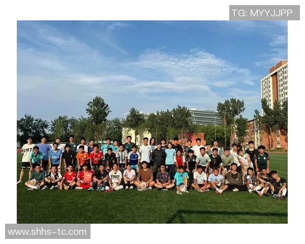 梦二队与中国队的激烈对决展现足球魅力与青春风采的精彩瞬间 梦二队与中国队的激烈对决展现足球魅力与青春风采的精彩瞬间